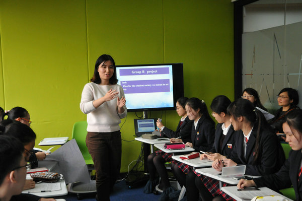 戴蕾老师在思维广场课程中组织英语辩论活动_1.jpg